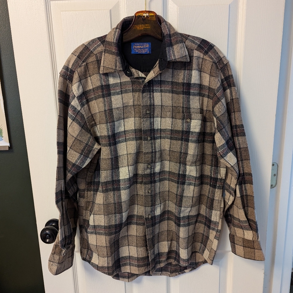 Pendleton long sleeve button-up with elbow patches, Size Medium